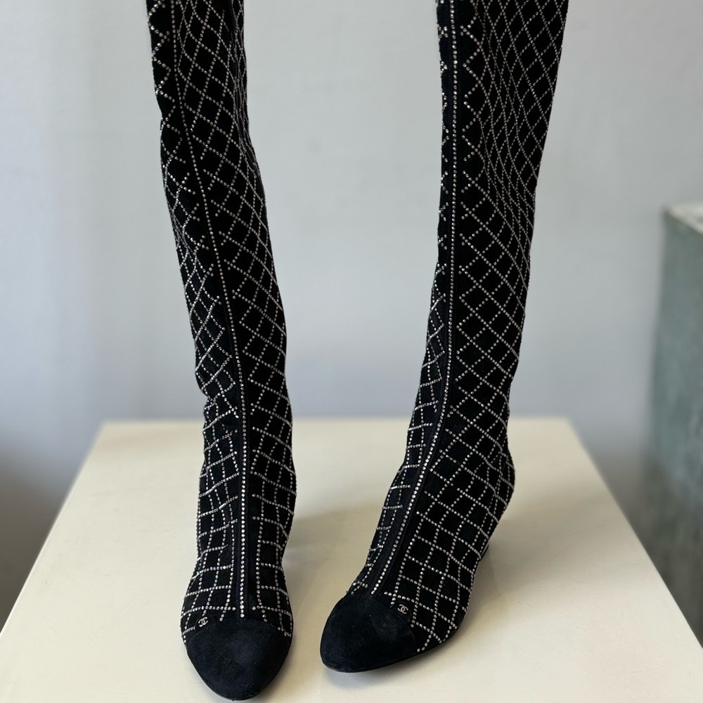 CHANEL 2019 Black Suede High Boots Size 37 - Picture 4 of 16